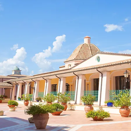 Club Marina Hotel