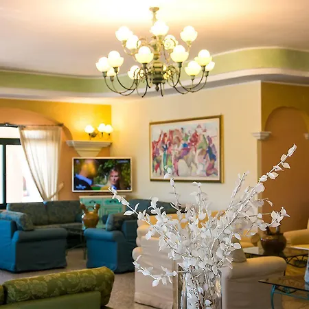 Club Marina Hotel