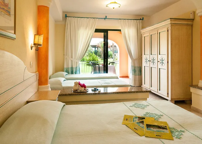 Club Marina Hotell 4*