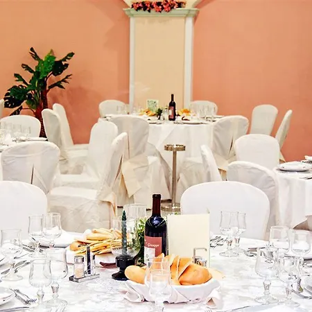 Club Marina Hotel