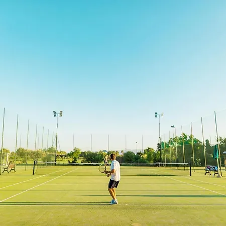 Club Marina אורוסיי