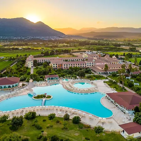Club Marina 4*