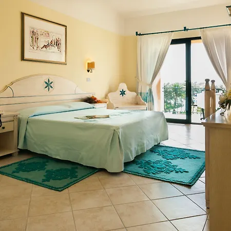 Club Marina 4*