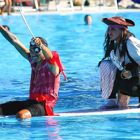 Club Marina Hotel 4*
