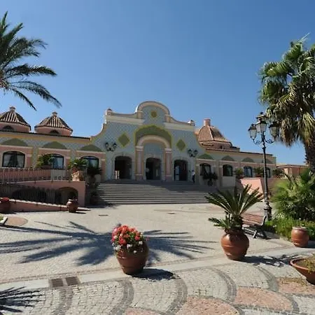 Club Marina Hotel