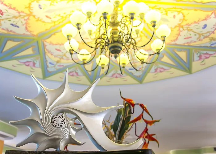 Club Marina Hotel 4*