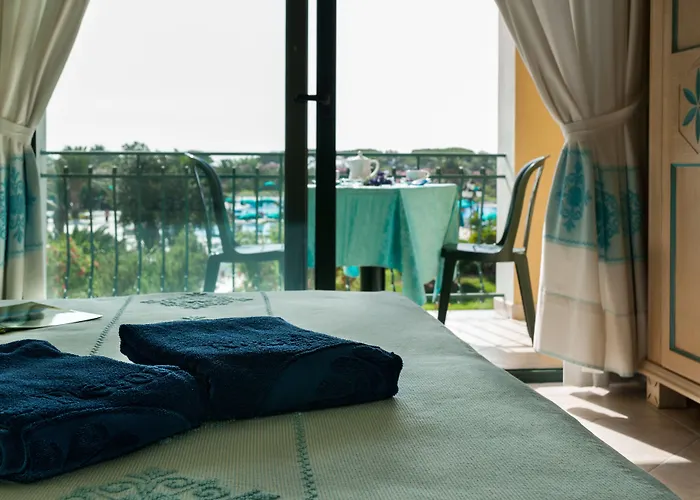 Club Marina 4*