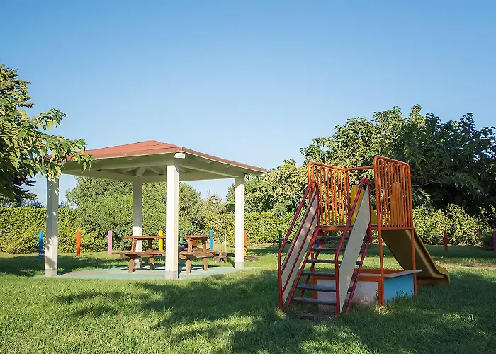 Club Marina Hotel 4*