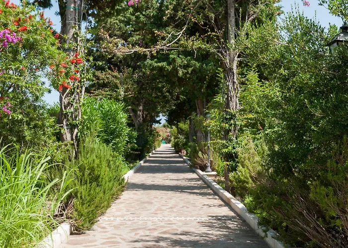 Club Marina Hotel 4*